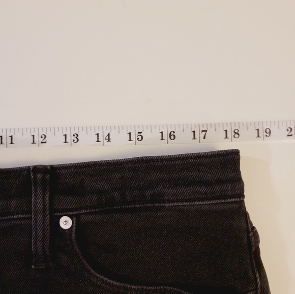 MADEWELL MID-RISE KICK OUT JEANS IN RINSED BLACK, SZ 31 - Picture 12 of 16